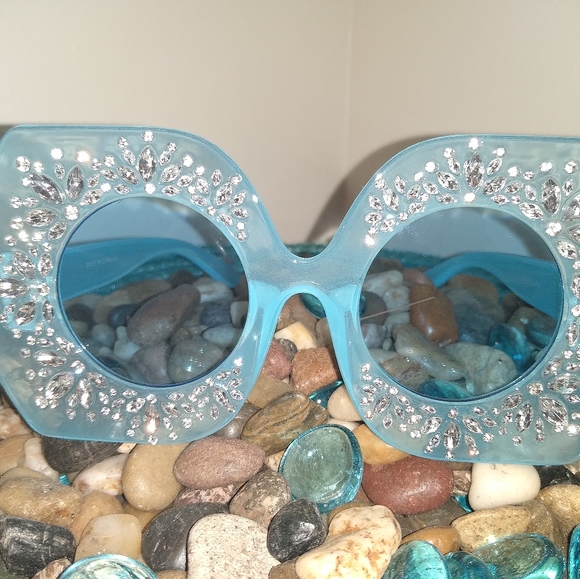 Sunglasses - Picture 7 of 10